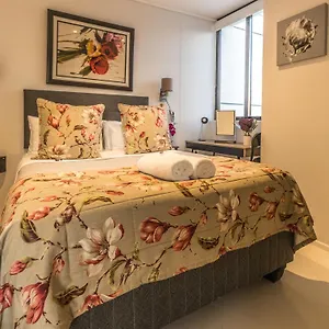 Flamingo Sea Point: Luxury Sea View Apartment